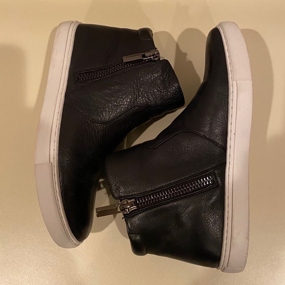 Kenneth Cole Kayla Leather Double Zipper Sneaker
